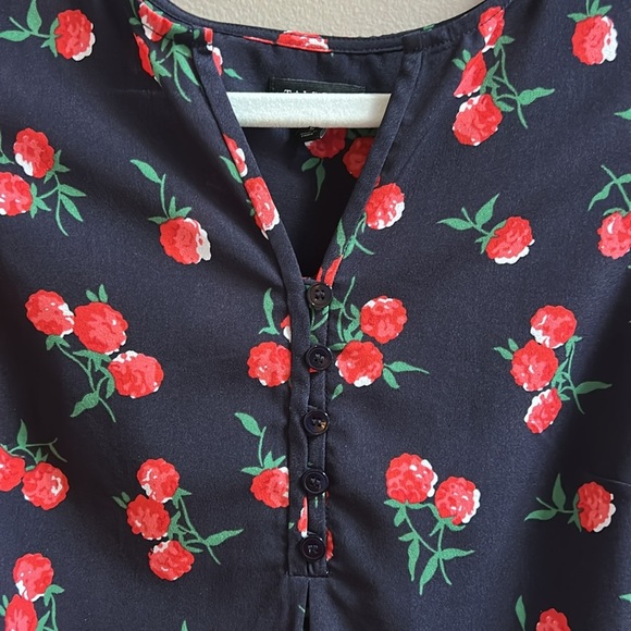 Talbots Raspberry Print Sleeveless Blouse Size Small - Picture 3 of 6